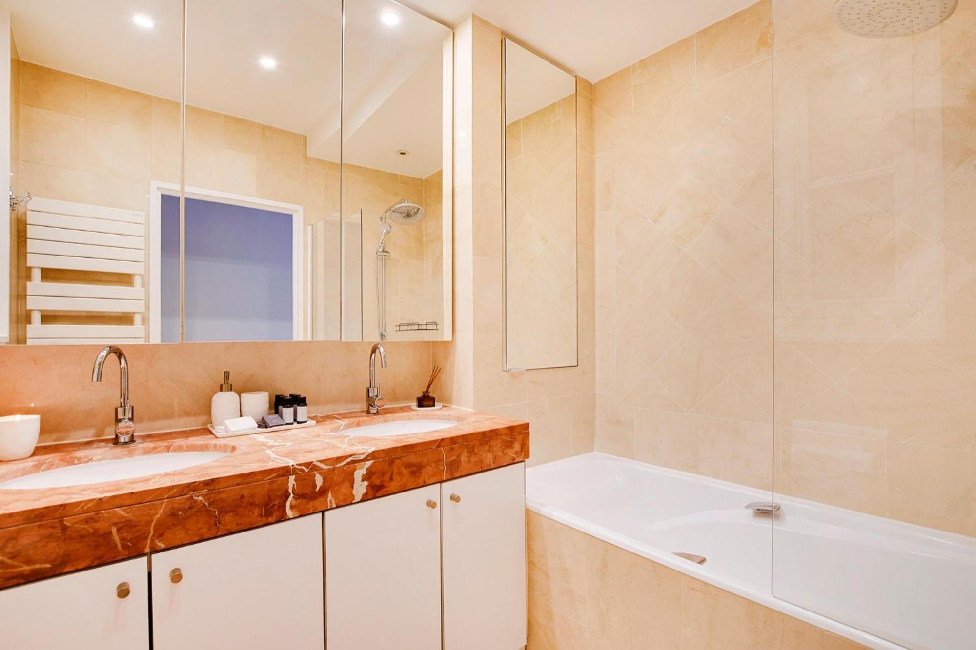 Eiffel Tower View - Time Right Apartment Paris